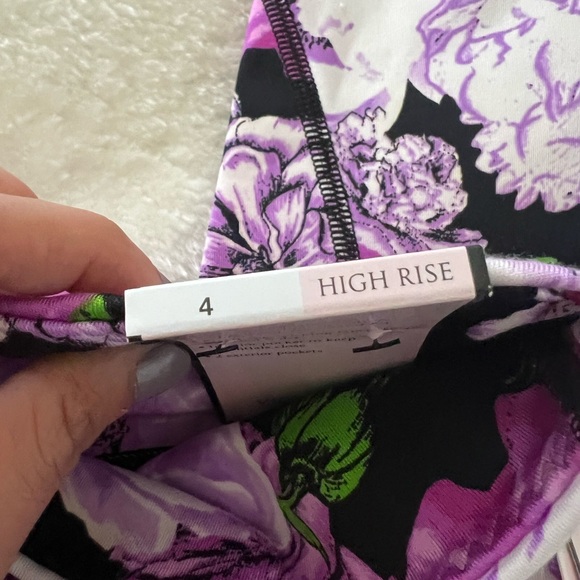 Victoria’s Secret Leggings 7/8 - Picture 3 of 5